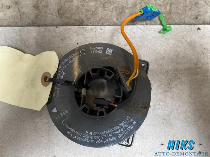 Airbag clock spring from a Opel Corsa C (F08/68) 1.3 CDTi 16V 2004