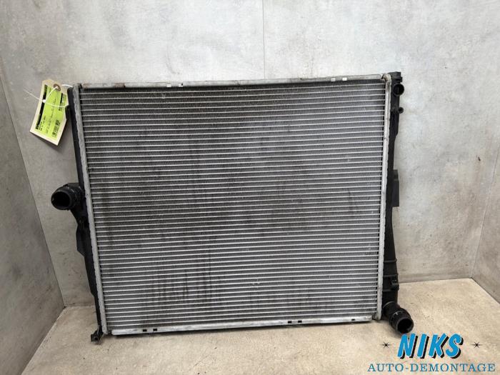 Usagé Radiateur BMW X3 (E83) 2.5 24V Prix sur demande proposé par Niks autodemontage