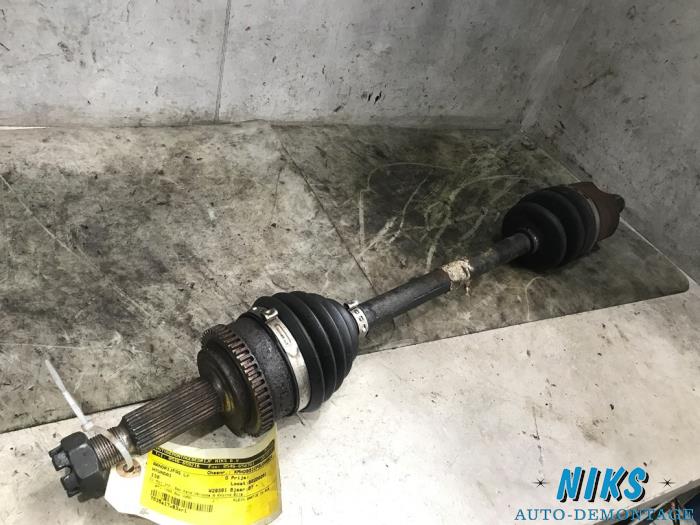 Front drive shaft, left from a Hyundai i30 (FD)  2007