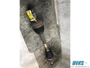 Used Front drive shaft, left Renault Clio Price on request offered by Niks autodemontage