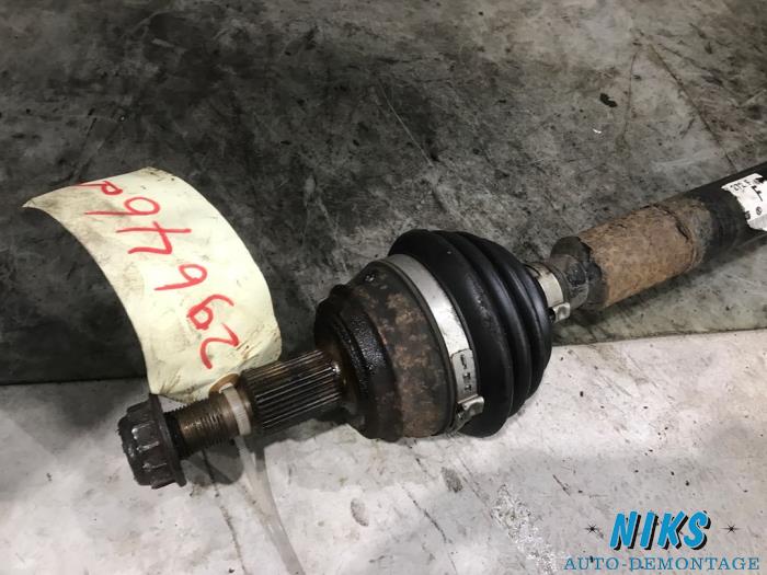 Front drive shaft, right from a Volkswagen Polo 1999