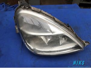Used Headlight, right Mercedes A (W168) 1.7 A-170 CDI 16V Price on request offered by Niks autodemontage