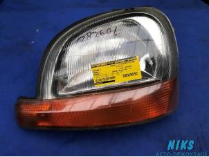 Used Headlight, left Renault Kangoo (KC) 1.9 D 55 Price on request offered by Niks autodemontage