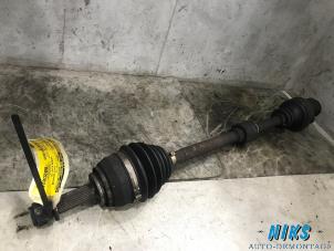 Used Front drive shaft, right Mitsubishi Carisma 1.6i 16V Price on request offered by Niks autodemontage