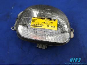 Used Headlight, right Renault Twingo Price on request offered by Niks autodemontage