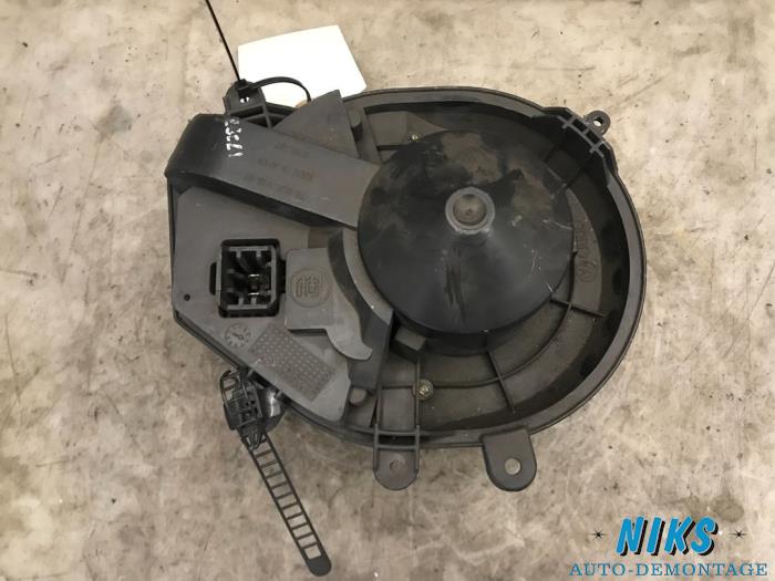 Heating and ventilation fan motor from a Volkswagen Passat 1998