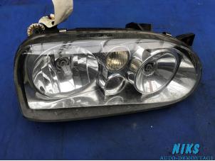 Used Headlight, right Volkswagen Golf III (1H1) 2.8 VR6 Price on request offered by Niks autodemontage
