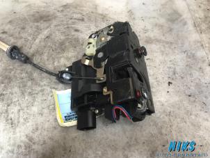 Used Front door lock mechanism 4-door, right Seat Leon (1M1) 1.8 20V Price on request offered by Niks autodemontage