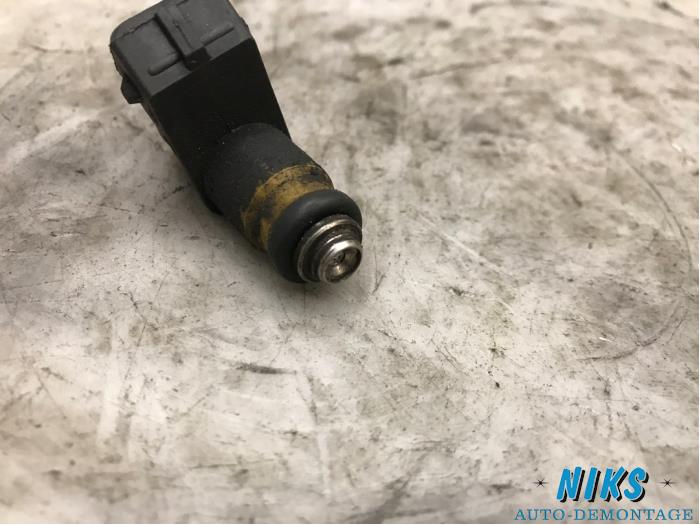 Injecteur (injection essence) d'un Renault Kangoo (KC) 1.6 16V 2003