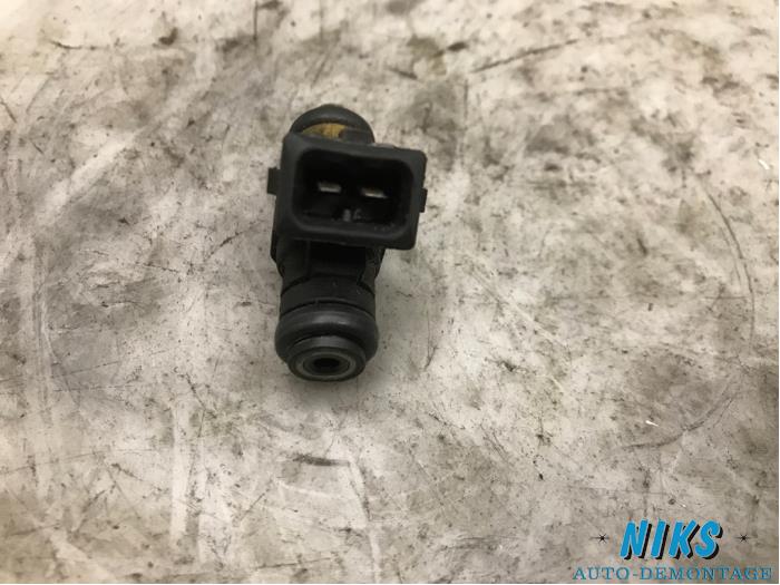 Injecteur (injection essence) d'un Renault Kangoo (KC) 1.6 16V 2003