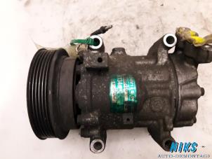 Used Air conditioning pump Renault Kangoo Express (FC) 1.5 dCi 65 Price on request offered by Niks autodemontage
