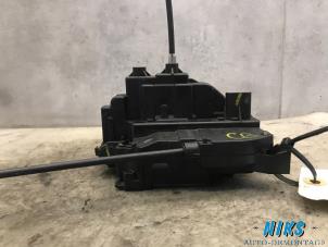 Used Front door lock mechanism 4-door, right Renault Modus/Grand Modus (JP) 1.2 16V Price on request offered by Niks autodemontage