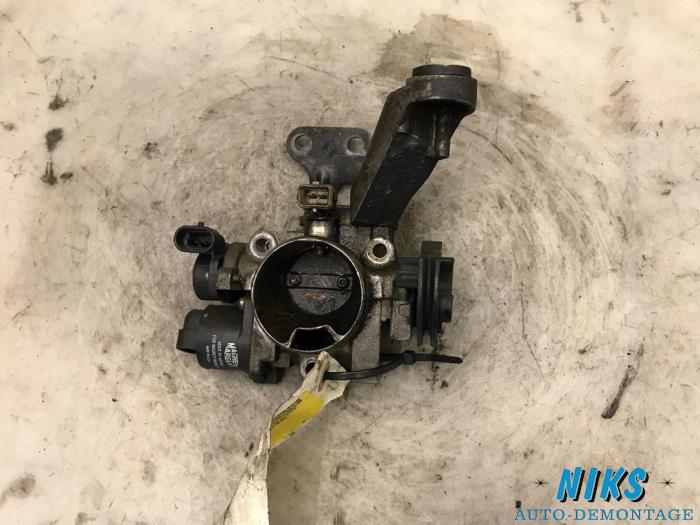 Usagé Boîtier accélérateur Renault Twingo (C06) 1.2 Prix sur demande proposé par Niks autodemontage