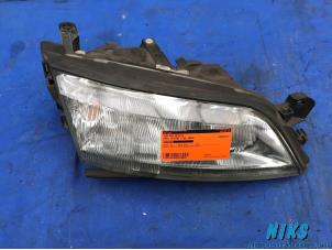 Used Headlight, right Opel Vectra Price on request offered by Niks autodemontage