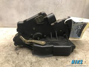 Used Rear door mechanism 4-door, right BMW 3-Serie Price on request offered by Niks autodemontage