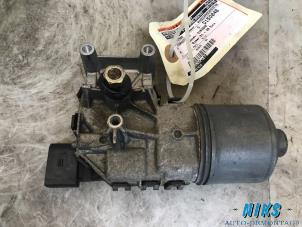Used Front wiper motor Volkswagen Polo Price on request offered by Niks autodemontage