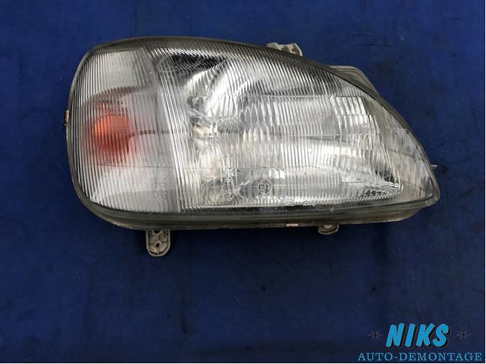 Używane Reflektor prawy Daihatsu Charade (G200/201/202/203/204) 1.3i TX/CX 16V Cena na żądanie oferowane przez Niks autodemontage