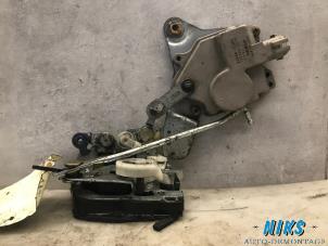 Used Front door lock mechanism 4-door, right Daihatsu Young RV Price on request offered by Niks autodemontage
