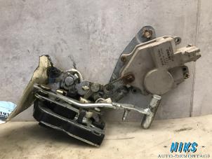 Used Rear door mechanism 4-door, right Daihatsu Young RV Price on request offered by Niks autodemontage