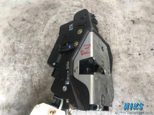 Used Front door lock mechanism 4-door, right BMW 3-Serie Price on request offered by Niks autodemontage