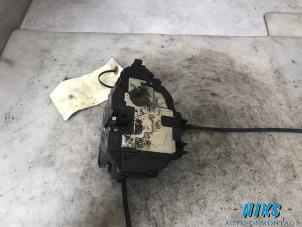 Used Rear door mechanism 4-door, right Renault Clio Price on request offered by Niks autodemontage