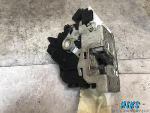 Used Rear door lock mechanism 4-door, left Ford Mondeo III Wagon 2.0 16V Price on request offered by Niks autodemontage