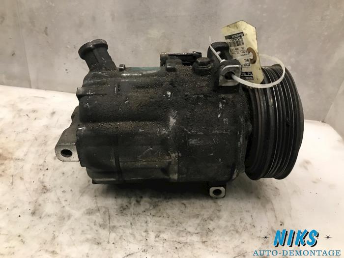 Air conditioning pump from a Opel Signum (F48) 3.0 CDTI V6 24V 2003