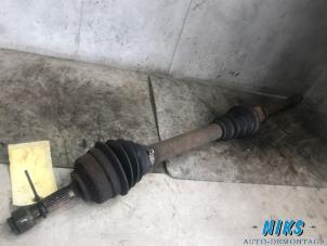 Used Front drive shaft, right Peugeot 206 SW (2E/K) 1.4 HDi Price on request offered by Niks autodemontage