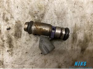 Used Injector (petrol injection) Volkswagen Golf IV (1J1) 1.6 16V Price on request offered by Niks autodemontage