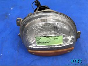 Used Headlight, right Renault Twingo (C06) 1.2 SPi Phase I Price on request offered by Niks autodemontage