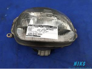 Used Headlight, right Renault Twingo (C06) 1.2 Price on request offered by Niks autodemontage