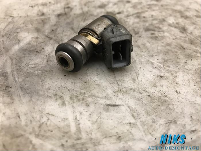 Injecteur (injection essence) d'un Renault Scénic I (JA) 1.6 16V 2000