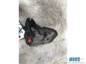Used Rear door mechanism 4-door, right Opel Astra Price on request offered by Niks autodemontage