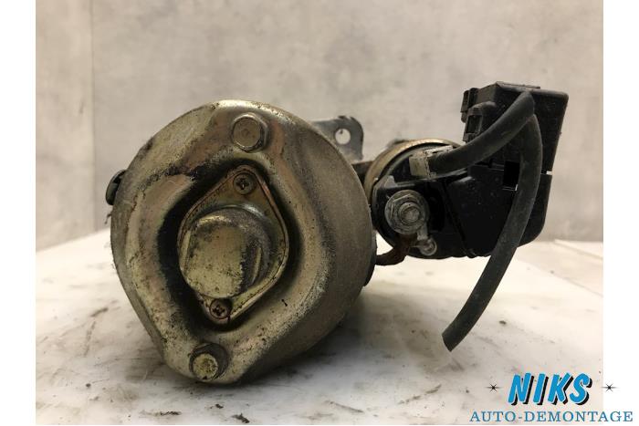 Anlasser van een Mazda 323F 2001