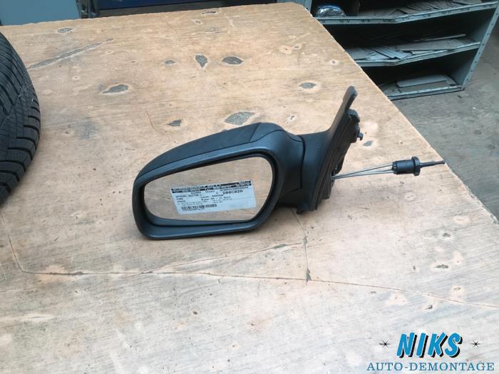 Wing mirror, left from a Ford Focus 2 Wagon 1.6 TDCi 16V 90 2005