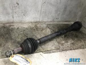 Used Front drive shaft, right Volkswagen Polo III (6N1) 1.9 SDI Price on request offered by Niks autodemontage