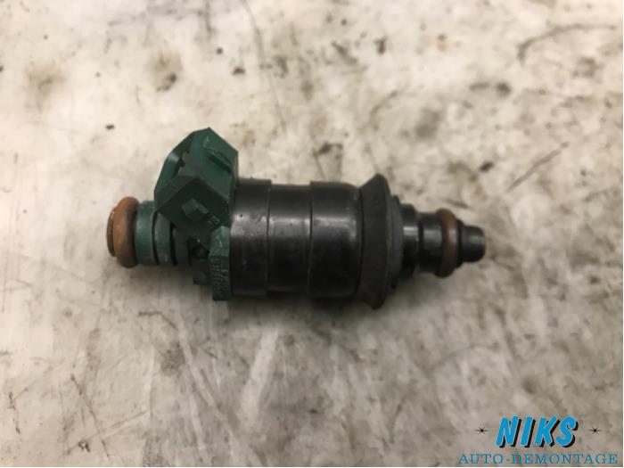 Injektor (Benzineinspritzung) van een Renault Clio 1998