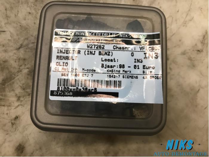 Injektor (Benzineinspritzung) van een Renault Clio 1998