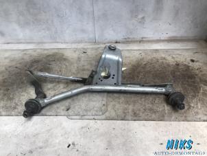 Used Wiper mechanism Peugeot 206+ (2L/M) 1.4 XS Price on request offered by Niks autodemontage