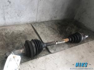 Used Front drive shaft, left Peugeot 206+ (2L/M) 1.4 XS Price on request offered by Niks autodemontage