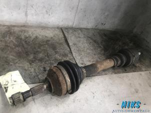 Used Front drive shaft, left Peugeot 206 (2A/C/H/J/S) 1.9 D Price on request offered by Niks autodemontage