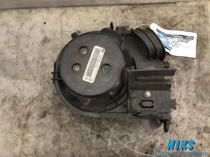 Heating and ventilation fan motor from a Renault Clio 2003