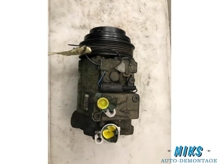 Usagé Compresseur de clim Mercedes C (W202) 2.2 C-220 D 16V Prix sur demande proposé par Niks autodemontage