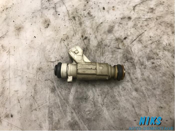 Injector (petrol injection) from a Peugeot 206 2000