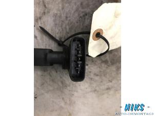 Luftdichtemesser van een Toyota Avensis (T22) 2.0 D-4D 16V 2002