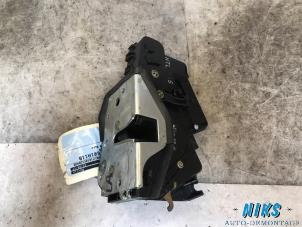 Used Rear door lock mechanism 4-door, left BMW 3 serie (E46/4) 318d 16V Price on request offered by Niks autodemontage