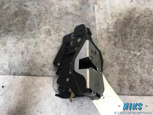 Used Front door lock mechanism 4-door, right BMW 3 serie (E46/4) 318d 16V Price on request offered by Niks autodemontage