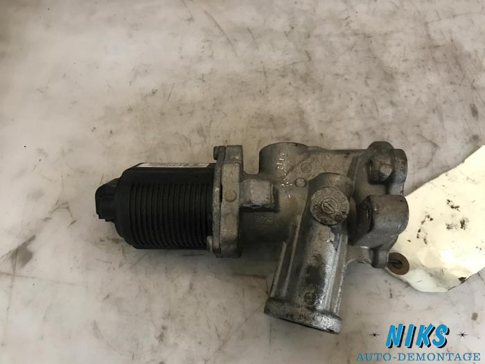 Usagé Valve RGE Mercedes C Combi (S203) 2.2 C-200 CDI 16V Prix sur demande proposé par Niks autodemontage