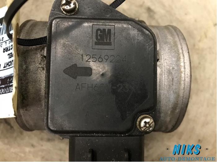Luftdichtemesser van een Opel Vectra C 2.2 16V 2003