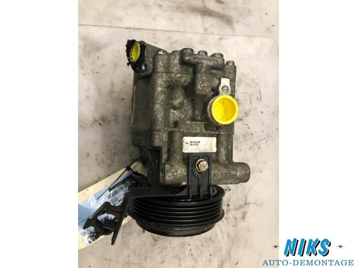 Air conditioning pump from a Ford KA 2010